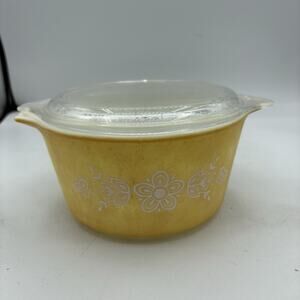 Pyrex Casserole Baking Dish Daisy Gold 473‎ B w Glass Lid Yellow